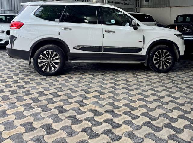 https://images10.gaadi.com/usedcar_image/4621591/original/processed_0382aae71e4a07d338d555a6292d0e7c.jpg?imwidth=6401