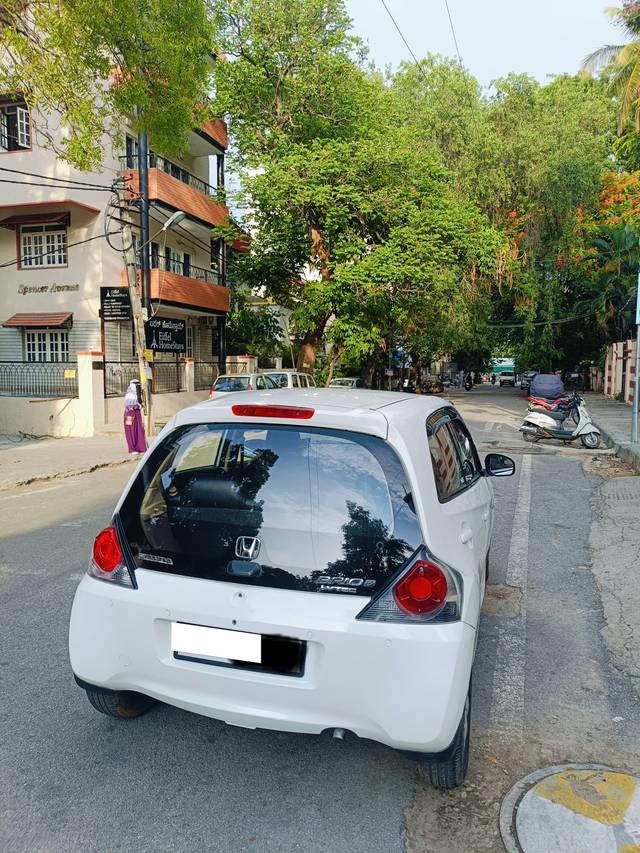 https://images10.gaadi.com/usedcar_image/4621601/original/processed_0425c3e04e16b9e302ccf7d9e7bf4a88.jpg?imwidth=6401