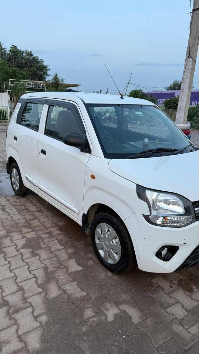 https://images10.gaadi.com/usedcar_image/4621602/original/processed_7954cd334c03ed9c7ad534ab23ad0082.jpg?imwidth=6400