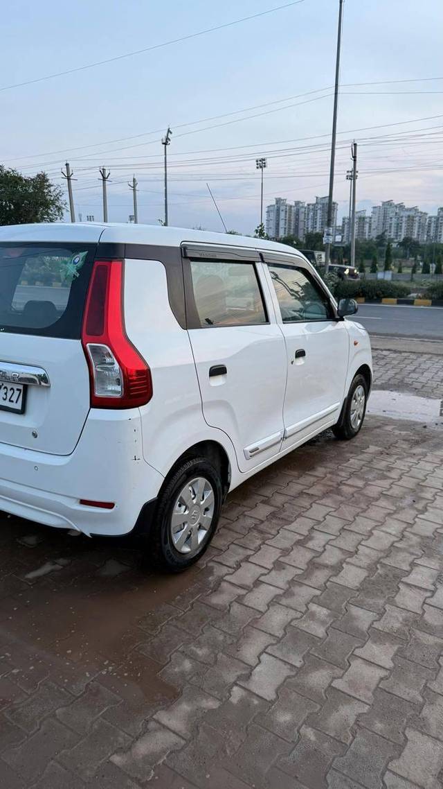https://images10.gaadi.com/usedcar_image/4621602/original/processed_f264919254cd8c4e16c5fc51d9f31c7c.jpg?imwidth=6402