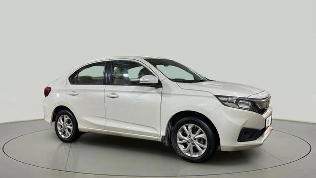 https://images10.gaadi.com/usedcar_image/4621614/original/7a9ca4a2e612f400a2b0b58b59345b5e.jpg?imwidth=6400