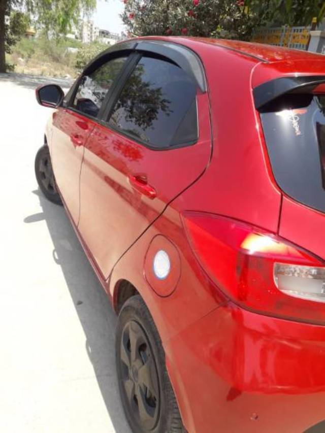 https://images10.gaadi.com/usedcar_image/4621617/original/processed_1724c82b-4fa0-4dc6-8124-b4ec25976050.jpg?imwidth=6402