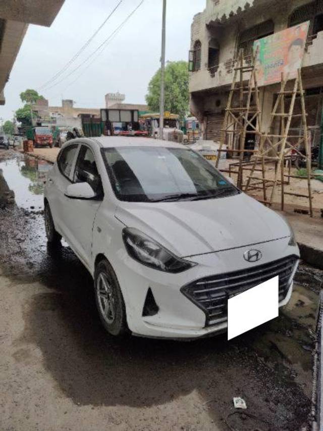 https://images10.gaadi.com/usedcar_image/4621625/original/processed_e62747fc-163f-47ed-b2f9-a8e13b83496a.jpg?imwidth=6400