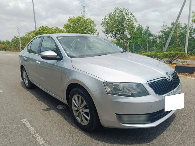 https://images10.gaadi.com/usedcar_image/4621634/original/processed_3dfce6e991048b0882a477c771fb0c86.jpg?imwidth=6400