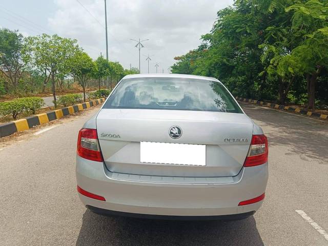 https://images10.gaadi.com/usedcar_image/4621634/original/processed_4867c9ab76b1aac0e174124fb209442a.jpg?imwidth=6402