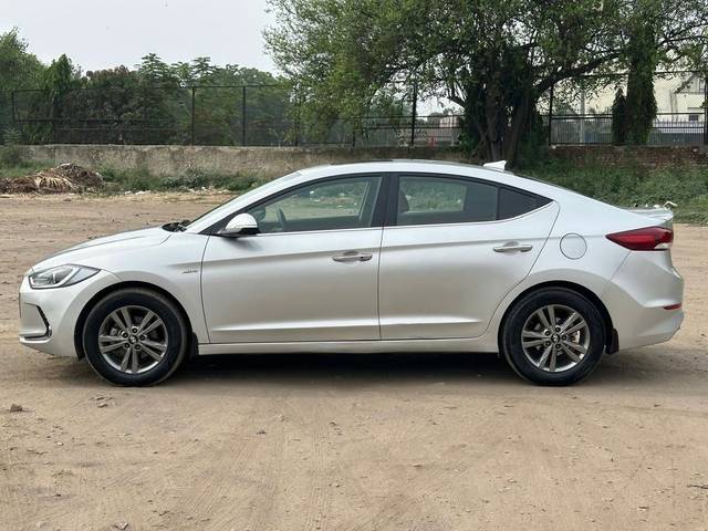 https://images10.gaadi.com/usedcar_image/4621636/original/52c49b30b36c2082a414bb20716fe542.jpg?imwidth=6402