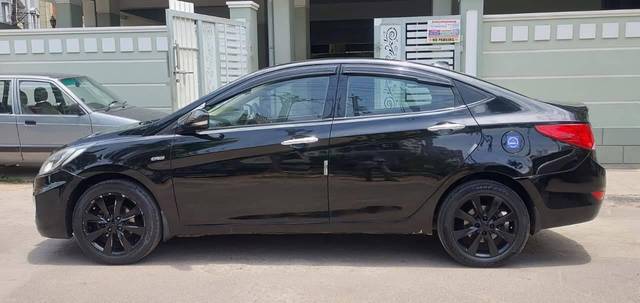 https://images10.gaadi.com/usedcar_image/4621642/original/processed_5cd9ef99661f707e4b0c9b1ef5b2c37b.jpg?imwidth=6402