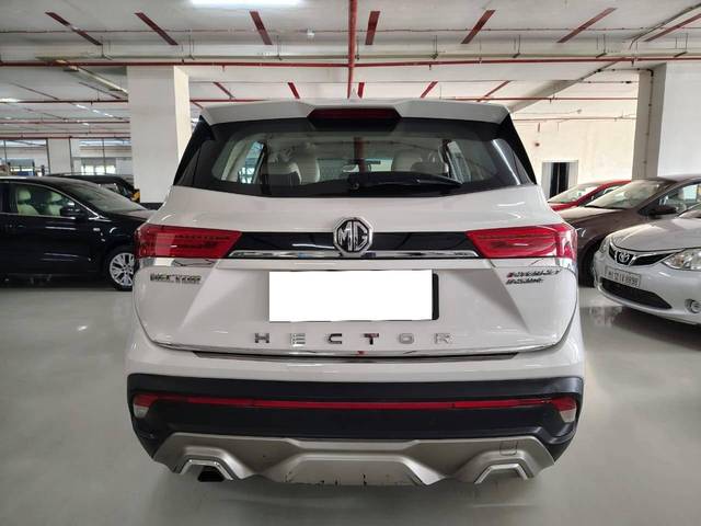 https://images10.gaadi.com/usedcar_image/4621651/original/processed_5a7dff47ed793d1976ff1a7f85bd5fd0.jpg?imwidth=6402