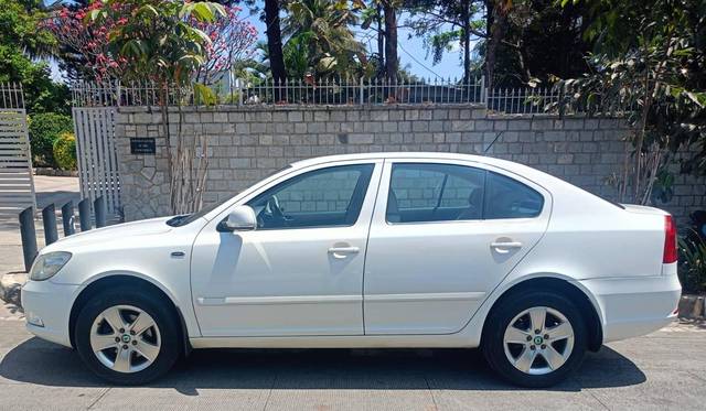 https://images10.gaadi.com/usedcar_image/4621667/original/processed_3f848253330338265b7ab9af67712db7.jpg?imwidth=6402