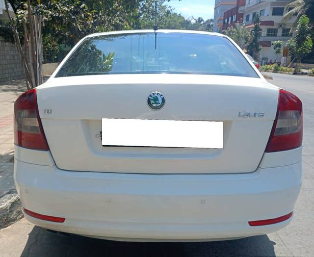 https://images10.gaadi.com/usedcar_image/4621679/original/processed_31e2ec2d1bbb04616fe2b38675b604a8.jpg?imwidth=6402