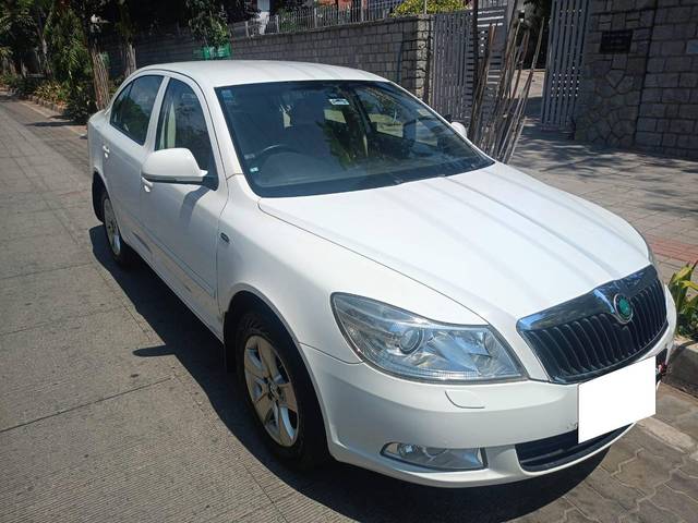 https://images10.gaadi.com/usedcar_image/4621679/original/processed_8df9fcd555553b11aa7794c34480b709.jpg?imwidth=6400