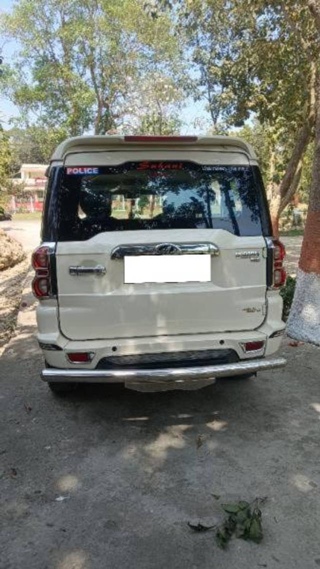 https://images10.gaadi.com/usedcar_image/4621680/original/processed_a0442754-78f6-4dcc-aa09-b4f2dc376aea.jpg?imwidth=6401