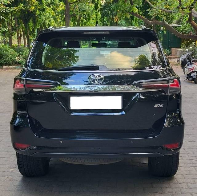 https://images10.gaadi.com/usedcar_image/4621690/original/processed_24907a916f2f9a6933d2b0a7e359cbf4.jpg?imwidth=6402