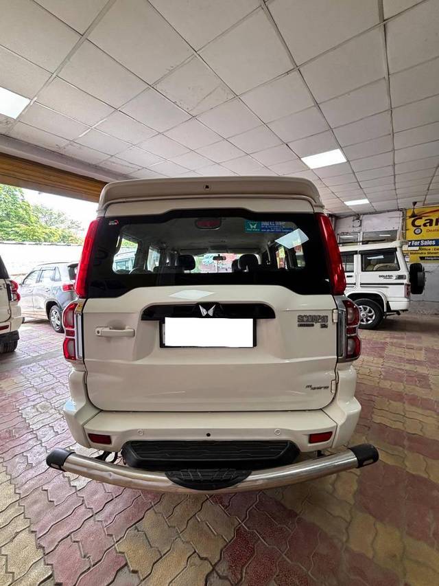 https://images10.gaadi.com/usedcar_image/4621766/original/processed_0b22ac6290e3234ec723afd927c5b2f7.jpg?imwidth=6402