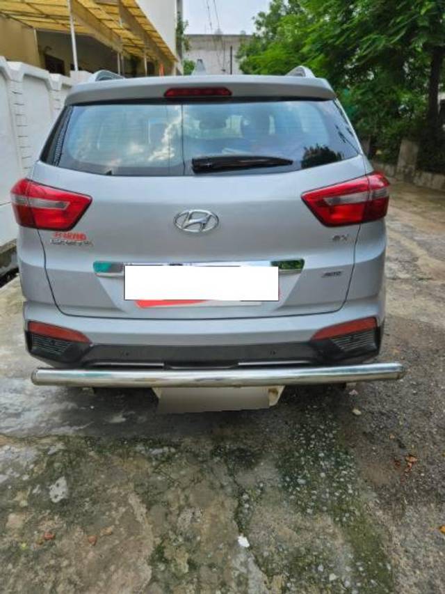 https://images10.gaadi.com/usedcar_image/4621767/original/processed_38232bf6-179b-4849-bc52-326b01b7dcb3.jpg?imwidth=6401