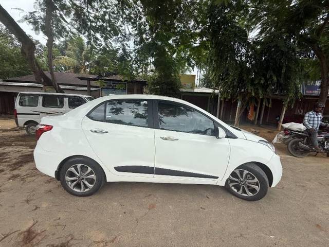 https://images10.gaadi.com/usedcar_image/4621775/original/processed_c5632a02-9b04-44bd-9663-8c969682ca9a.JPG?imwidth=6401