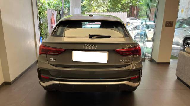https://images10.gaadi.com/usedcar_image/4621782/original/processed_7d664660b7efa91692db89024feed4be.jpeg?imwidth=6402