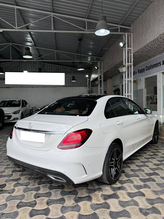 https://images10.gaadi.com/usedcar_image/4621792/original/processed_69a83de7871707a69727f1a121c9d663.jpg?imwidth=6401