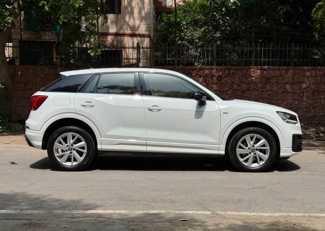 https://images10.gaadi.com/usedcar_image/4621798/original/fcfe97314a80e0782d65d6255954a506.jpg?imwidth=6401