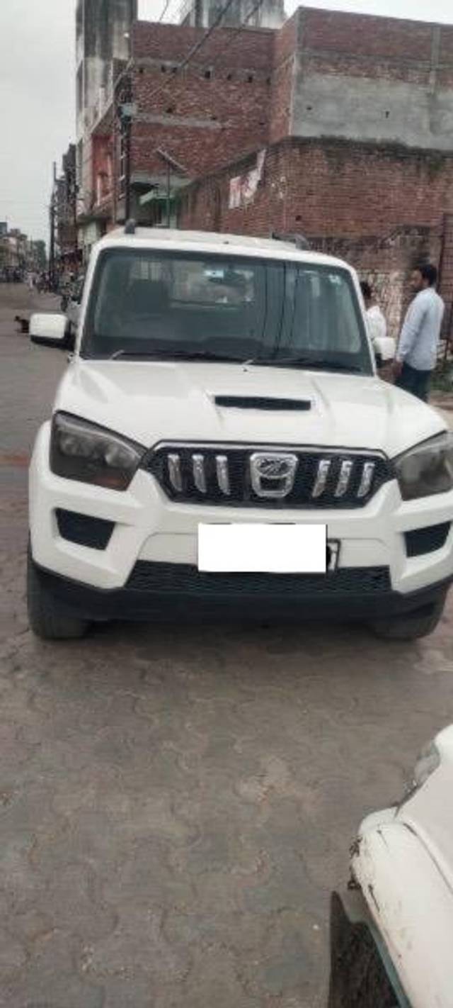 https://images10.gaadi.com/usedcar_image/4621799/original/processed_977a5773-4494-4cef-b656-bd05af98cd55.jpeg?imwidth=6400