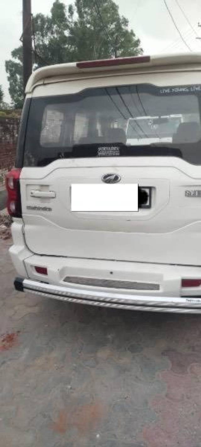 https://images10.gaadi.com/usedcar_image/4621799/original/processed_f8f736e9-4898-4cae-811e-9ddab04cf439.jpeg?imwidth=6401