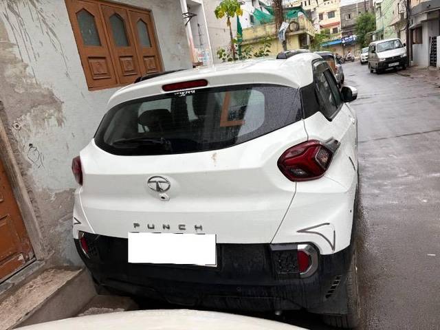 https://images10.gaadi.com/usedcar_image/4621804/original/processed_797cb9f9-c118-4af2-bcf1-37b613191eae.jpeg?imwidth=6402