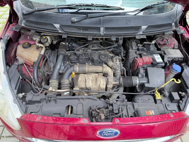 https://images10.gaadi.com/usedcar_image/4621825/original/7dfe4e58fd94b07e770d926ce8566d18.jpg?imwidth=6402