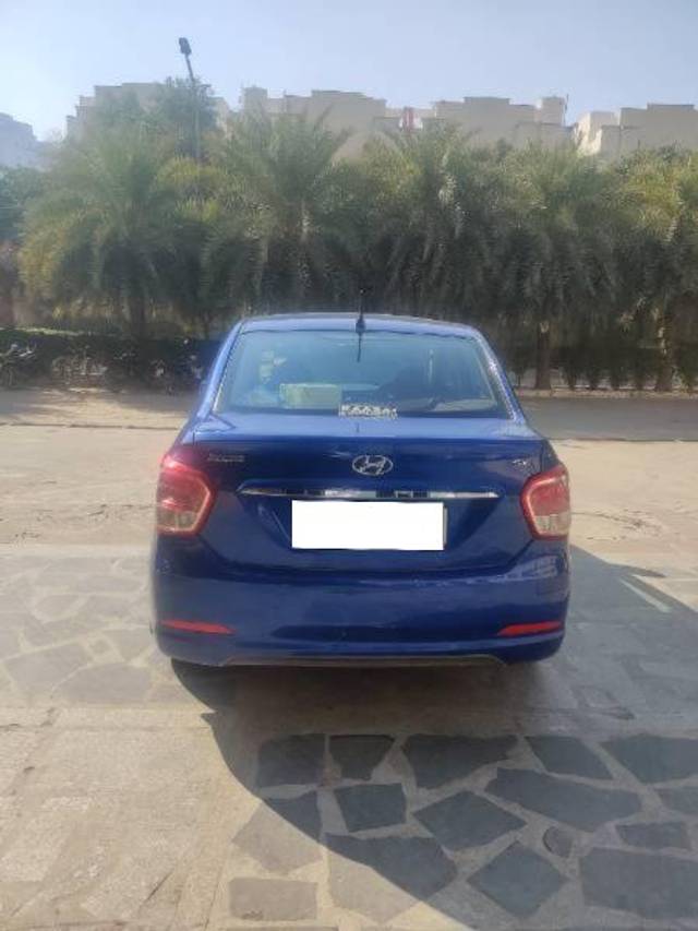 https://images10.gaadi.com/usedcar_image/4621831/original/processed_95c9e625-fc85-43f8-b757-5c41b90e34be.jpg?imwidth=6402