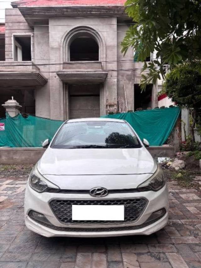 https://images10.gaadi.com/usedcar_image/4621836/original/processed_471b97f3-f8db-447a-b4c4-ee9f5f853913.jpeg?imwidth=6400