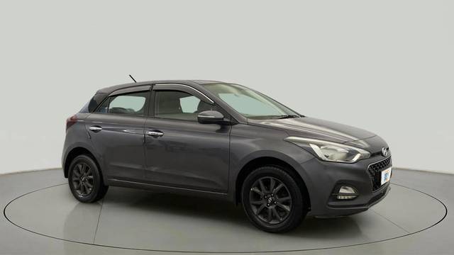 https://images10.gaadi.com/usedcar_image/4621843/original/3be043c4372fa9779c1e3f77ad24eaff.jpg?imwidth=6400