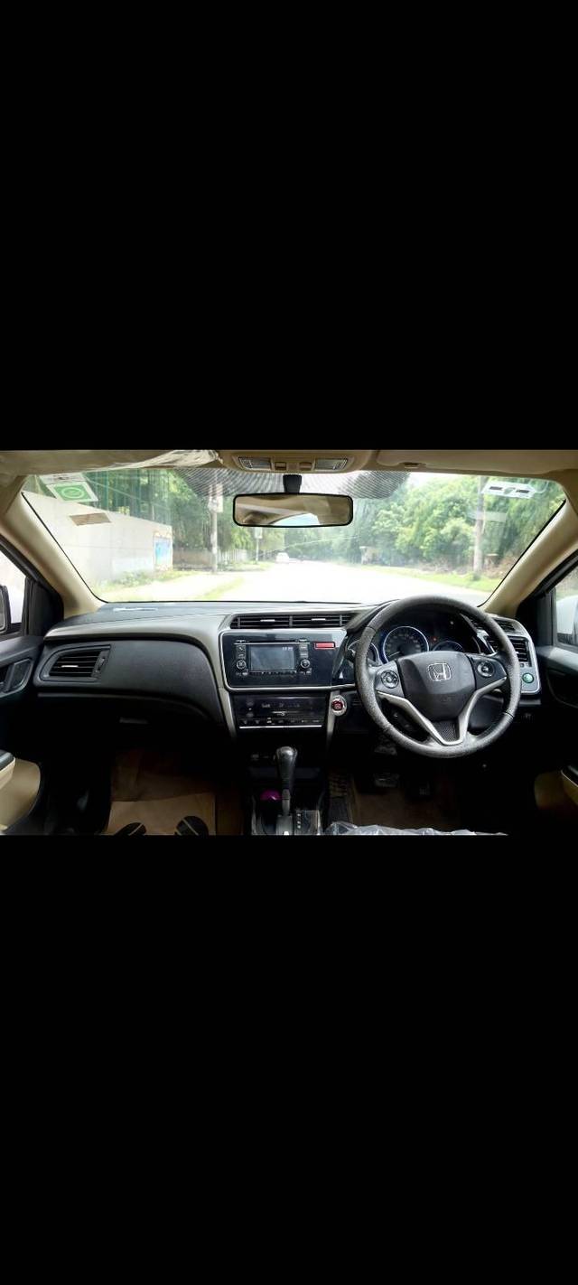 https://images10.gaadi.com/usedcar_image/4621902/original/processed_917f4c0de8acc092648bab7ca18a0895.jpg?imwidth=6400
