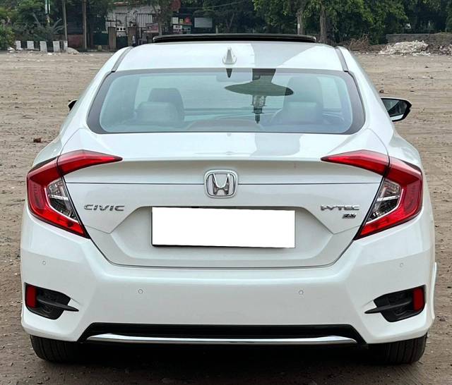https://images10.gaadi.com/usedcar_image/4621909/original/processed_57b22d1b1fad239d0558c0a196fd1111.jpg?imwidth=6402