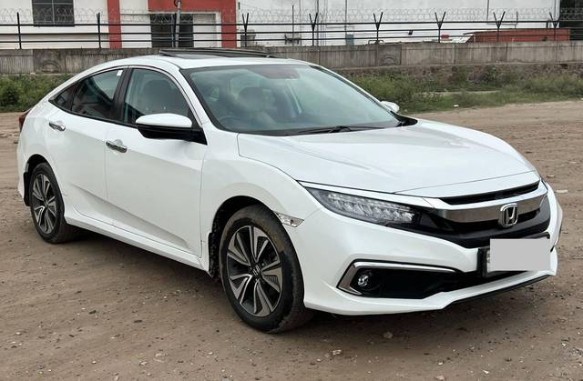 https://images10.gaadi.com/usedcar_image/4621909/original/processed_b2aab0232affb4a32a9b352287e156ad.jpg?imwidth=6400
