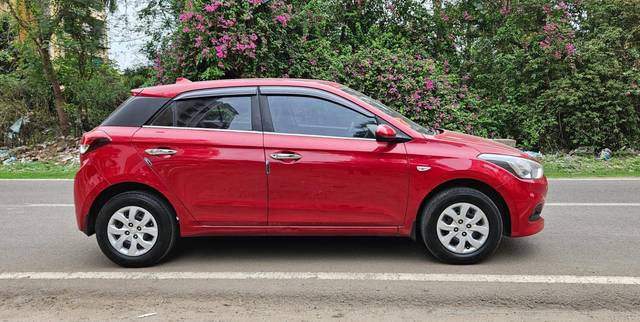 https://images10.gaadi.com/usedcar_image/4621912/original/54f510222f824bf50dca0dacc0029fd6.jpg?imwidth=6401