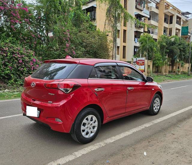 https://images10.gaadi.com/usedcar_image/4621912/original/processed_da98db587af2c5b54202b71becfc5e76.jpg?imwidth=6402