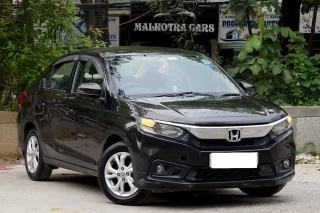 https://images10.gaadi.com/usedcar_image/4621914/original/processed_99b4bf37a2da2e65ccc4650d260aed70.jpg?imwidth=6400