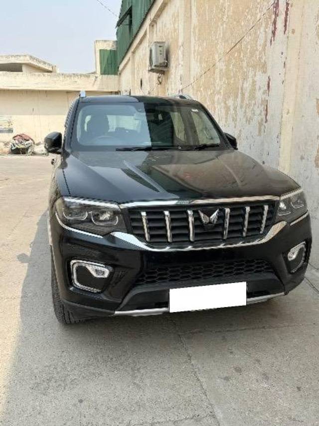 https://images10.gaadi.com/usedcar_image/4621929/original/processed_c8a55064-de23-488a-8521-b3383a8a07d1.jpeg?imwidth=6400