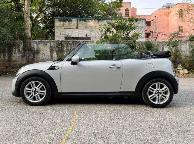 https://images10.gaadi.com/usedcar_image/4621931/original/d0986378553780f4a7c7355426e40792.jpg?imwidth=6402