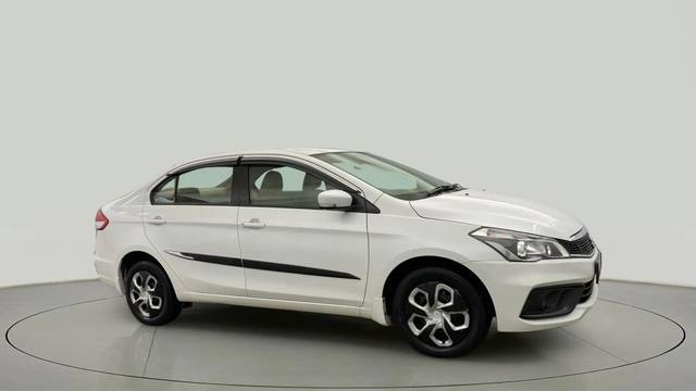 https://images10.gaadi.com/usedcar_image/4621938/original/b41b34fa445bb9db922e9d59817645e7.jpg?imwidth=6400