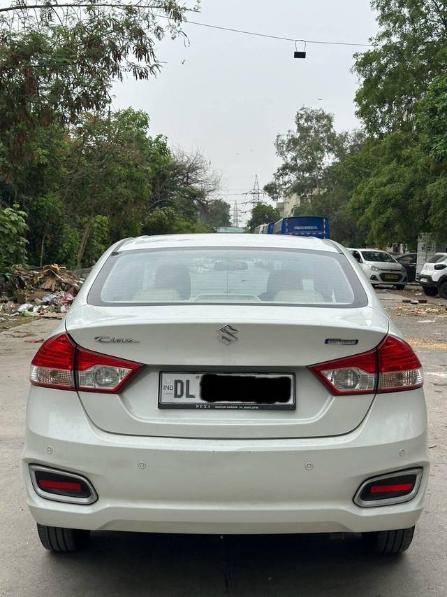 https://images10.gaadi.com/usedcar_image/4621943/original/processed_ccd98259a235fb155da4a84cc3e434c7.jpg?imwidth=6401