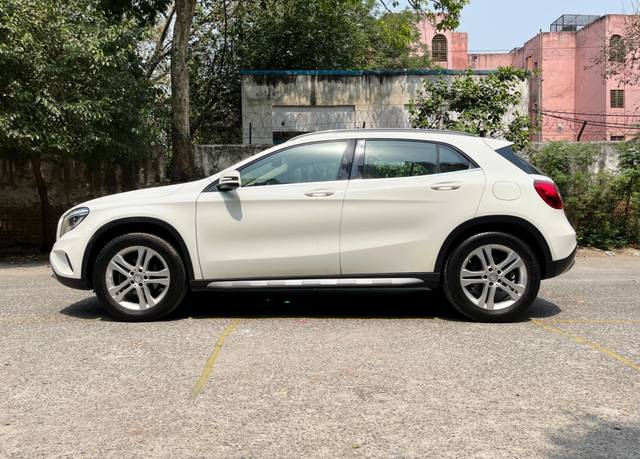 https://images10.gaadi.com/usedcar_image/4621948/original/148b680698f02d97561aa2a06f51bcb2.jpg?imwidth=6402