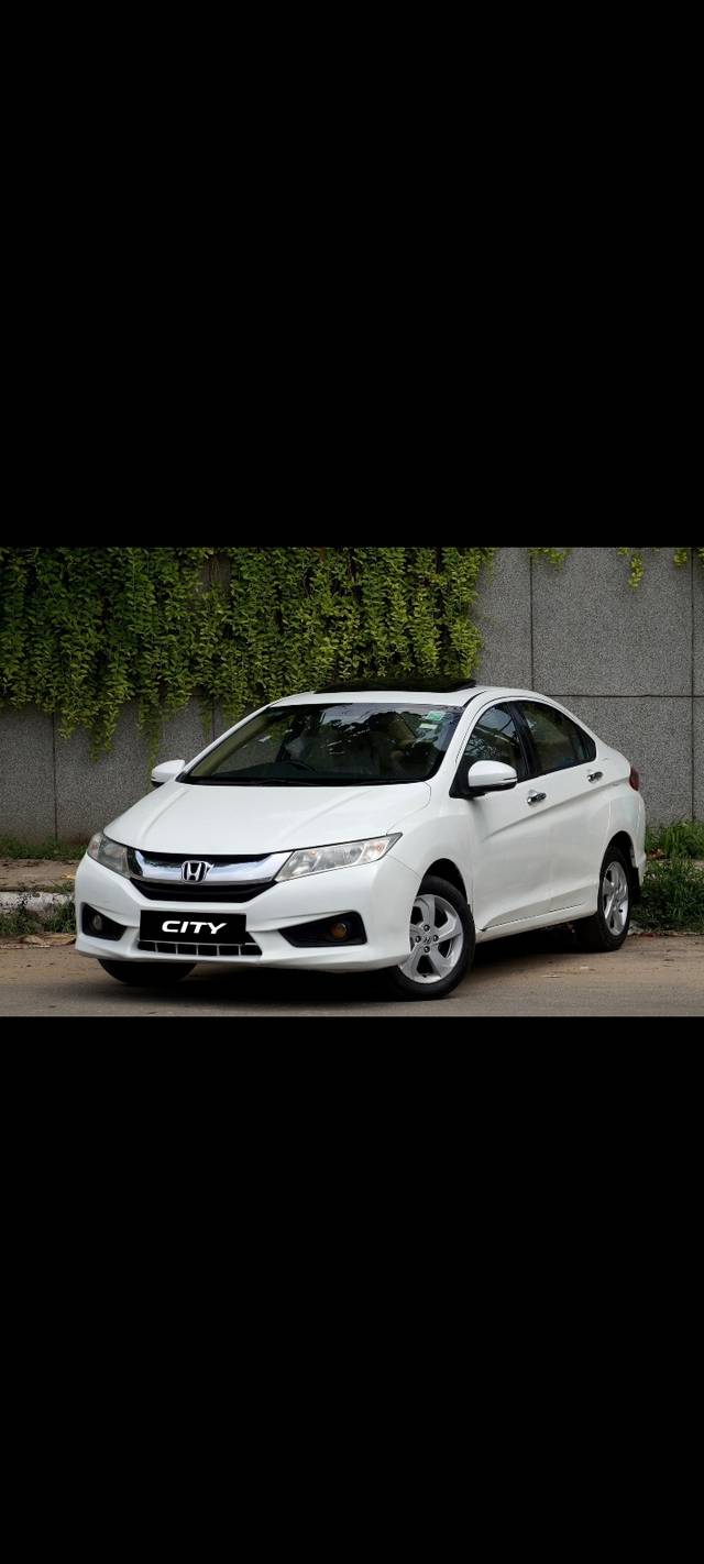 https://images10.gaadi.com/usedcar_image/4621949/original/275659a3e8b5f8c745b5651bf8d2977d.jpg?imwidth=6400