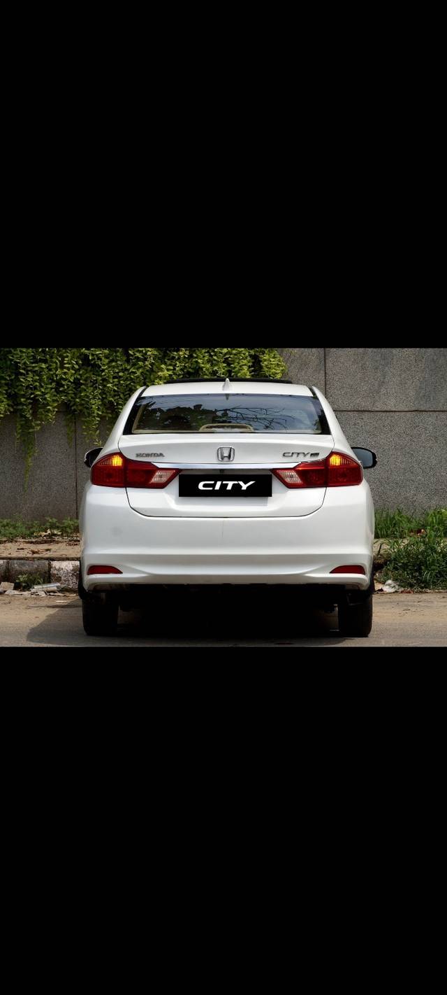 https://images10.gaadi.com/usedcar_image/4621949/original/b50840a7d50be68393ce996cfb5f46a6.jpg?imwidth=6402