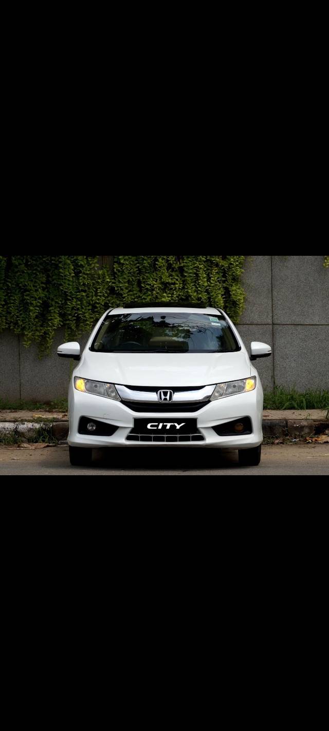 https://images10.gaadi.com/usedcar_image/4621949/original/cf48b155f0422225795e51e174e904a5.jpg?imwidth=6401