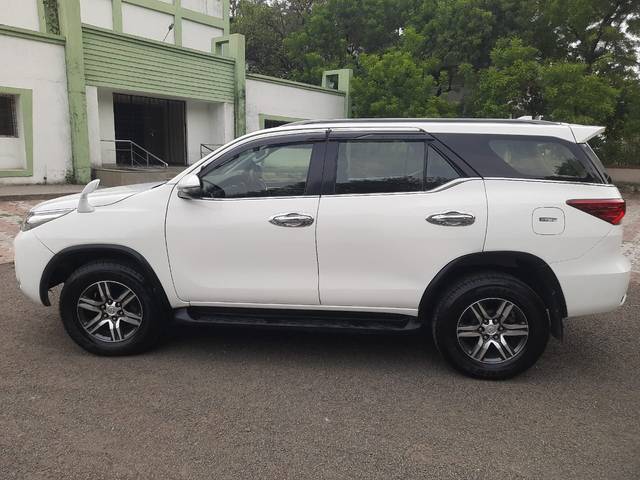 https://images10.gaadi.com/usedcar_image/4621951/original/7f99c29ef3a6f2b178d74b9781fb26c6.jpeg?imwidth=6402