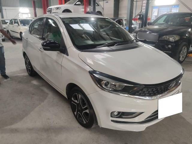 https://images10.gaadi.com/usedcar_image/4621952/original/processed_7d06d3d7-9733-4350-ac03-56cea30157a7.jpeg?imwidth=6400