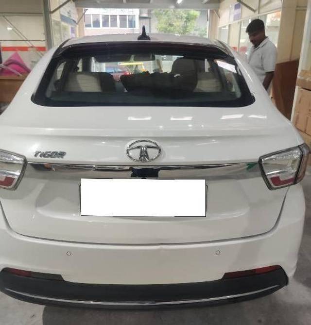 https://images10.gaadi.com/usedcar_image/4621952/original/processed_processed_6b98c4f9-df47-42f4-906e-cac2d2ac2350.jpeg?imwidth=6401