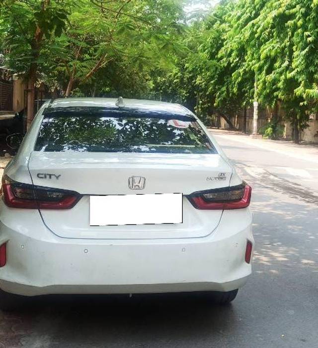 https://images10.gaadi.com/usedcar_image/4621955/original/processed_a2f5a8d7-dee3-46d3-b7ab-f8f8fe7469fb.jpg?imwidth=6401