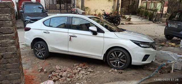 https://images10.gaadi.com/usedcar_image/4621955/original/processed_bf8c2049-af75-4059-8fc5-486ec71924b1.jpg?imwidth=6402