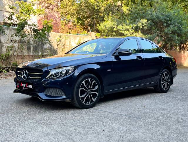 https://images10.gaadi.com/usedcar_image/4621962/original/processed_ec1ea802021f90d75b47b15a6745931b.jpg?imwidth=6400
